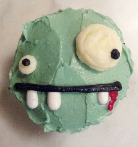 zombie cupcake!                                                                                                                                                                                 More Plants Vs Zombies Cupcakes, Halloween Things To Bake, Weird Cupcakes, Halloween Cupcakes Ideas, Cupcake Monster, Zombie Cupcakes, Plants Vs Zombies Birthday Party, Cupcakes Halloween, Zombie Cake