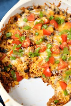 Easy Weight Watchers Casserole - made on 7/17/17 - made 2x recipe - did not use green onions, taco sauce, or tomatoes (tomatoes omitted accidentally), used frozen corn instead of canned - next time 2x recipe but only 1.5x "meat", mix canned tomatoes into casserole Ground Chicken Casserole, Weight Watchers Casserole, Healthy Casserole Recipes, Weight Watcher Dinners, Diner Recept, Healthy Casseroles, Taco Casserole, Diet Vegetarian, Ground Chicken