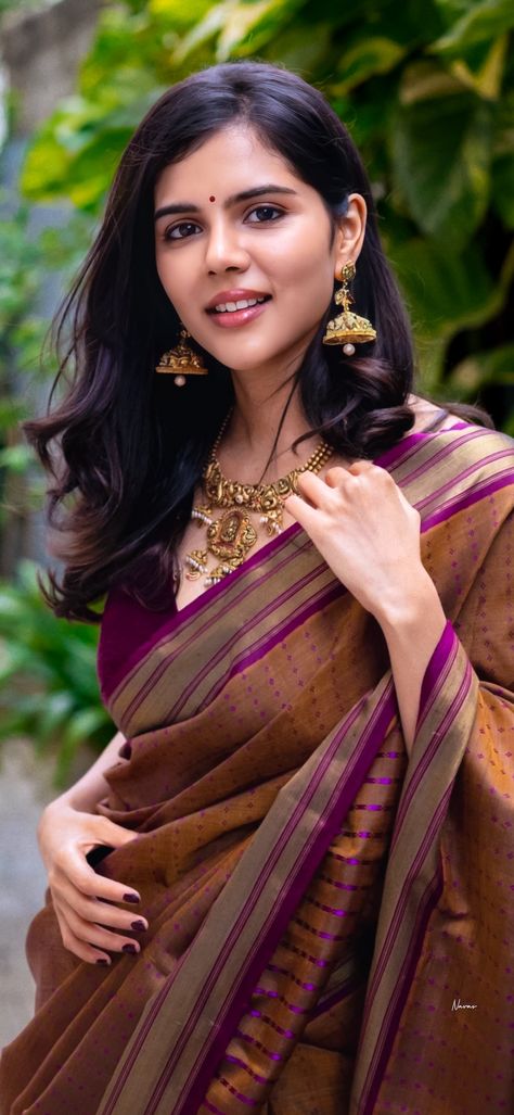 Kalyani Priyadarshan, Indian Wedding Poses, Black Woman Artwork, Photo Pose Style, Beautiful Smile Women, Indian Beauty Saree, Beautiful Smile