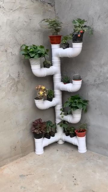 Pvc Plant Stand Diy, Pvc Pipe Planters, Pvc Pipe Garden Ideas, Hydroponic Gardening System, Diy Garden Decor Projects, Raised Garden Bed Plans, Diy Farmhouse Style, Stand Plant, Pvc Pipe Crafts