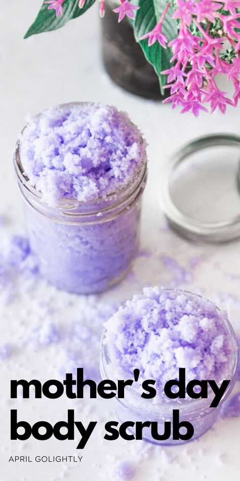 Learn how to make the easiest and most nourishing lavender sugar scrub you have ever used. It has 3 simple ingredients and is perfect for sensitive skin. An Easy Sugar Scrub Maintaining healthy skin can be as simple for a great mother's day gift. You can easily DIY this present. Diy Shower Scrub, Diy Sugar Scrub Recipe Easy, Easy Sugar Scrub Recipe, Lavender Scrub, Grape Kool Aid, Joululahjat Diy, Homemade Sugar Scrub, Diy Sugar Scrub, Scrub Homemade