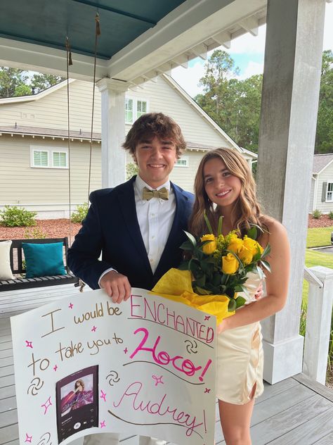 #taylorswift #hocoproposalsideas Starbucks Hoco Proposal, Taylor Swift Hoco Proposal, Cute Proposals, Best Prom Proposals, Prom Poster, Hoco Signs, Cute Hoco Proposals, Cute Promposals, Dance Proposals