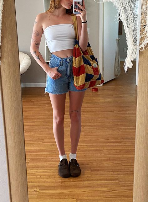 Cute Trendy Summer Outfits, Summer Clog Outfits, Cozy Aesthetic Outfits Summer, Summer Outfits With Clogs, Birk Clogs Outfit Summer, Birkenstock Clogs Outfit Granola, Clogs Summer Outfit, Birkenstock Clog Summer Outfit, Birkenstock Summer