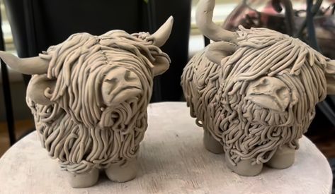 Highland Cow Pottery, Highland Cow Clay, Sculpting Animals, Funny Ceramics, Animal Ceramics, Beginners Ceramics, Highland Bull, Highland Cow Gifts, Coil Pottery