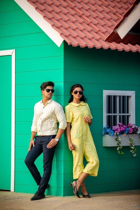 Pre Wedding Photoshoot Resort, Resort Pre Wedding Shoot, Pre Wedding Poses Indian Beach, Unique Couple Poses Photography, Pre Wedding Poses Unique, Indian Pre Wedding Photoshoot, Casual Pre Wedding Photoshoot, Attitude Couple, Unique Pre Wedding Shoot Ideas