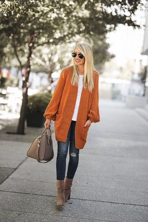 The Perfect Fall Cardigan Orange Cardigan Outfit, Outfit With Cardigan, Leopard Cardigan Outfit, Cardigan Outfit Fall, Style Inspiration Work, Long Cardigan Outfit, Fall Cardigan, Parisian Chic Style, Orange Cardigan