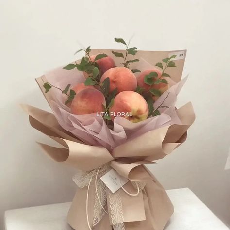 Fruit Bouquet, Food Bouquet, Flower Boquet, Edible Bouquets, Instead Of Flowers, Luxury Flower Bouquets, Dessert Gifts, Fruit Gifts, Boquette Flowers