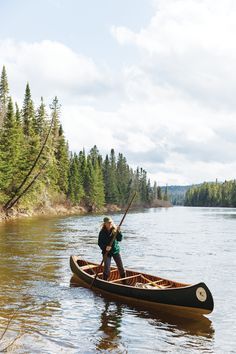 Both Lani Cochrane and Chip Cochrane (above) are National Canoe Poling Champions adept at navigating canoes upright using a long wooden pole with a metal shoe. Canoe Quotes, Canoeing Outfit, Canoe Ideas, Canoe Pictures, Galactik Football, Canoe Storage, Wood Canoe, Wooden Canoe, Canoe Camping