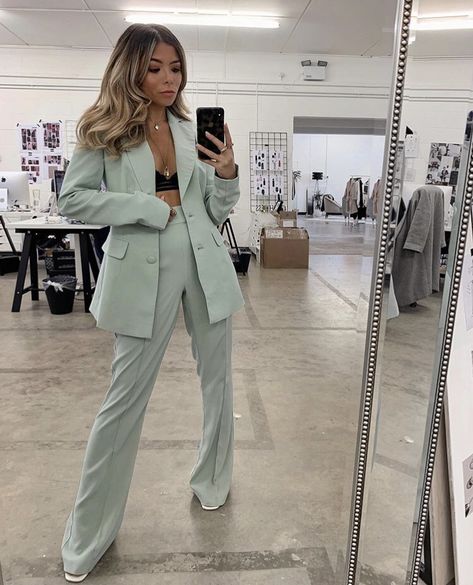 Square Pants Outfit, Mint Green Pants Outfit, Green Suit Women, Messy Office, Mint Green Outfits, Mint Green Pants, Mint Green Blazer, Mint Pants, Mint Outfit