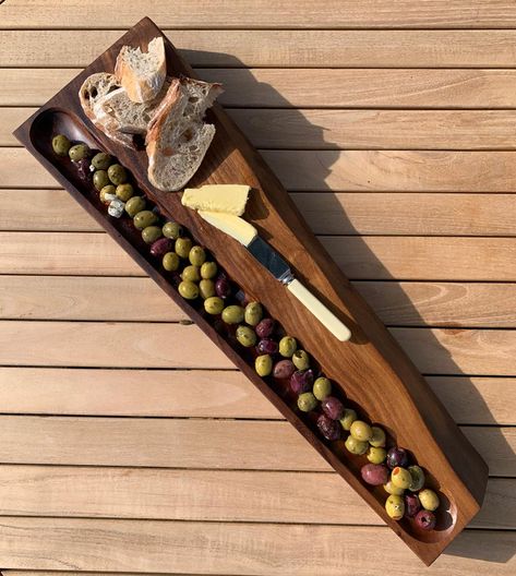 Walnut Charcuterie Board Ideas, Charcuterie Board Carving Ideas, Serving Wood Board, Charcuterie Board Wooden, Black Walnut Charcuterie Board, Wood Charcuterie Boards, Woodworking Charcuterie Board, Handmade Charcuterie Board, Diy Wooden Charcuterie Board