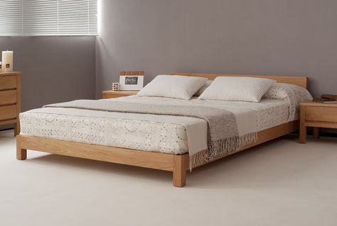 Nevada low wooden bed Modern Wood Bed, King Size Bed Headboard, Bed Without Headboard, Low Platform Bed, Low Bed Frame, Platform Bed Designs, Natural Bed, Wood Bedroom Sets, Solid Wood Bed Frame