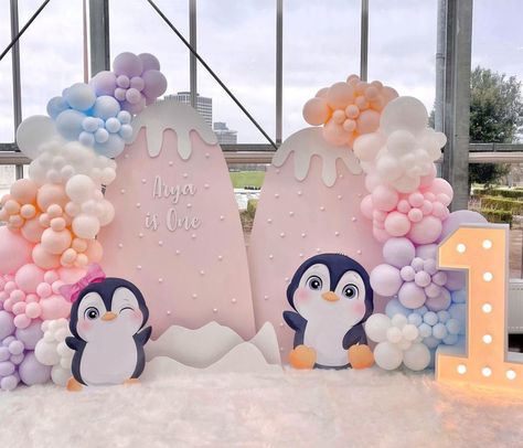 Penguin Birthday Party Decorations, Penguin Party Theme, Penguin Themed Birthday Party, Penguin Birthday Party, Penguin Baby Showers, Ballet Birthday Party, First Birthday Balloons, Birthday Decorations At Home, Penguin Birthday