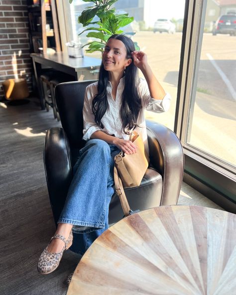 Saturday morning coffee >>> This outfit consists of 3 of our absolute favorite pieces: a white button down, wide leg denim, and leopards ballet flats 😍 🐆 Simple and chic! Outfit details on LTK/October highlights! #brunchoutfit #coffeeshop #outfitinspo #outfitoftheday Leopard Ballet Flats Outfit, Saturday Morning Coffee, Leopard Ballet Flats, Ballet Flats Outfit, Flats Outfit, Brunch Outfit, Chic Outfit, White Button Down, Comfy Fashion