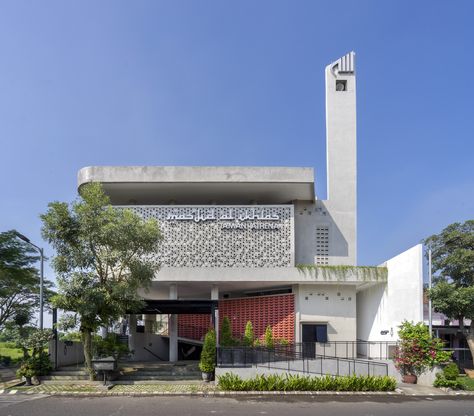 Islamic Facade, Modern Mosque Design, Mosque Facade, Mosque Modern, Islamic Building, Masjid Design, Modern Mosque, Wood Wall Design, Mosque Design