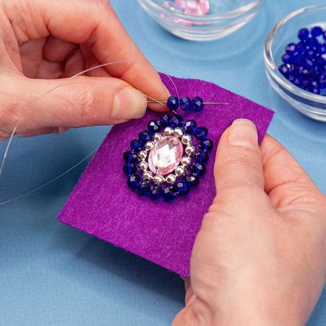 How to make a beaded brooch easily - DIY jewelry! | jewelry, brooch | How to make a beaded brooch easily - DIY jewelry! | By Miarti - Creative ideas Diy Beaded Broaches, Beaded Brooch Tutorial, Embellished Headbands, Brooch Diy, Handmade Beaded Jewelry, Beaded Brooch, Brooches Handmade, Pin Badges, Beaded Embroidery