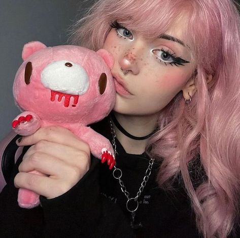 Gloomy Bear Makeup, Pink Egirl Makeup, Gloomy Bear Aesthetic, Pink Black Makeup, Pink And Black Makeup, Pink Hair Makeup, Pink Black Hair, Alt Girl Aesthetic, Kawaii Makeup Aesthetic