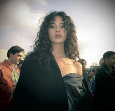 Deva Cassel Icon, Deva Cassel, Perfect Lady, Light Skin Men, Jardin Des Tuileries, Black Curly Hair, Feminine Aesthetic, Curly Girl, Hair Goals