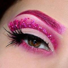 pink! Make Up Fucsia, Carnaval Outfit, Make Carnaval, Flamingo Costume, Pink Eyeshadow Look, Cute Eyeshadow Looks, Eyeshadow For Blue Eyes, Carnival Makeup, Diy Tutu