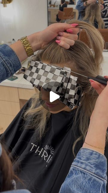 MACKENZIE RUSSON • UTAH HAIRSTYLIST on Instagram: "How I do the money piece step by step! It varies on each client with how many slices I’ll do but this is typically what I do!   #hairbykenziek #hair #hairstylist #moneypiece #moneypiecehighlights #moneypiecetutorial #howtofoil #foilingtips" How To Chunky Highlights, Money Piece Hair How To, How To Do Money Piece Hair, Redhead Money Piece, Money Piece Diy, How To Money Piece Hair, Money Piece Tutorial, How To Do Money Piece Hair At Home, Money Piece Sectioning