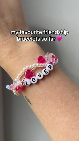 How To Make A Double Bracelet, Double Word Bracelet Tutorial, Fancy Eras Tour Bracelets, Ts Friendship Bracelet Ideas, Beaded Friendship Bracelet Ideas, The Eras Tour Bracelets Ideas, Friendship Bracelets Inspiration, Ts Friendship Bracelets, Bracelet Word Ideas