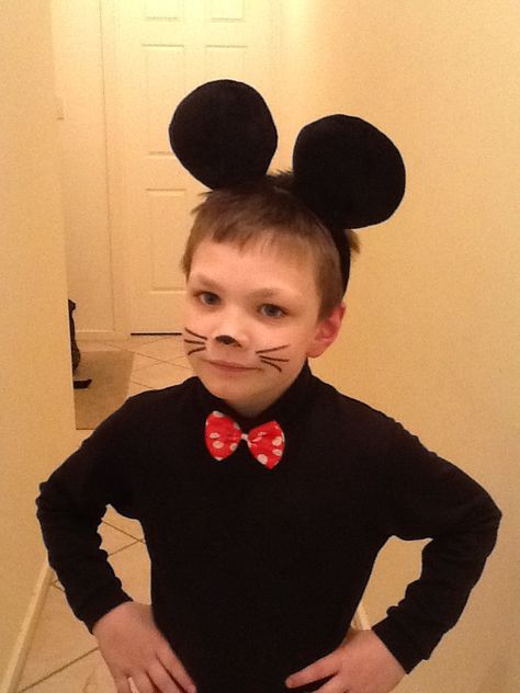 Add some make-up and the mouse is complete :) Mouse Make Up, Mouse Makeup, Bow Drawing, Homemade Costumes, Animal Costumes, Mini Mouse, Costume Ideas, Crafts For Kids, Halloween Costumes