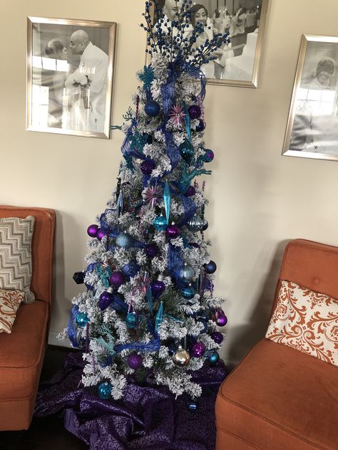 Purple Blue And Gold Christmas Tree, Blue And Silver Christmas Tree Ideas Simple, Blue And Purple Christmas Decor, Blue And Purple Christmas Tree, Blue Flocked Christmas Tree, Dark Deco, Flocked Tree, Christmas Tree Inspo, Cookie Crumble