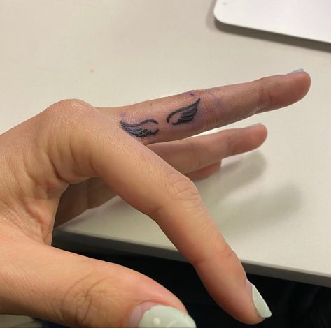 Finger Angel Wing Tattoo, Angel Wing Tattoo On Finger, Wing Tattoo Finger, Finger Wing Tattoo, Angel Finger Tattoo, Angel Wings Finger Tattoo, Angel Wing Finger Tattoo, Inside Finger Tattoos, Tattoo Board