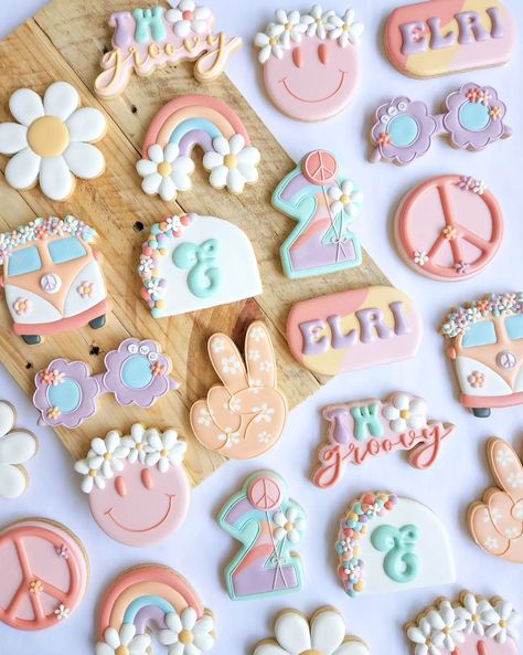 Too groovy-inspired cookies Birthday Themes For Girls, Preppy Birthday Gifts, Mary Birthday, Hippie Birthday Party, Groovy Birthday, Hippie Birthday, Cookies Theme, Creative Party Ideas, Girls Birthday Party Themes