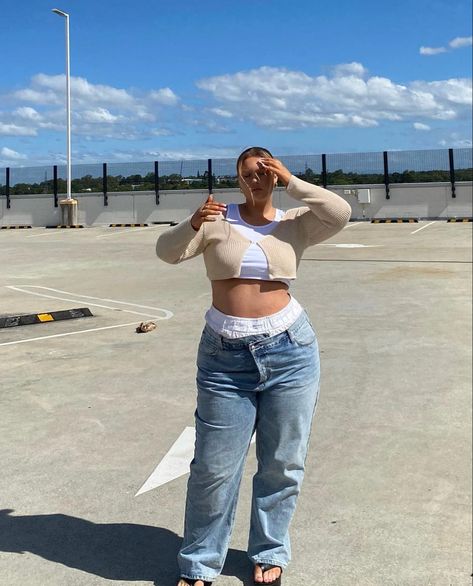 Outfit With Boxers Showing, Outfits With Boxers, Parking Lot Photoshoot, Denim Baggy Jeans, Cardigan Beige, Baggy Denim, Photoshoot Inspo, Beige Cardigan, Curvy Jeans