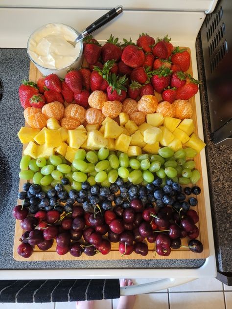 Fruit Tray For Tea Party, Sun Fruit Tray, First Birthday Fruit Tray, Wedding Shower Fruit Tray Ideas, Gender Reveal Fruit Tray, Mario Fruit Tray, Fruit Platter Ideas Party Trays Simple, Fruit Tray Party, Party Fruit Tray