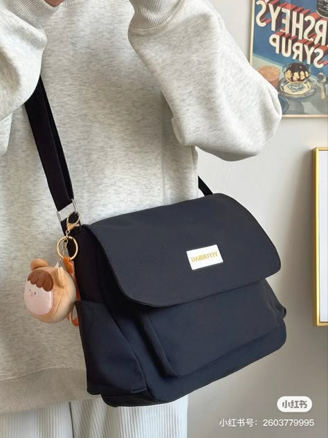 Bag For College, Shoulder Bag For School, Stylish School Bags, Trendy Purses, My Style Bags, Bag For School, 사진 촬영 포즈, Wallpapers Phone, Girly Bags