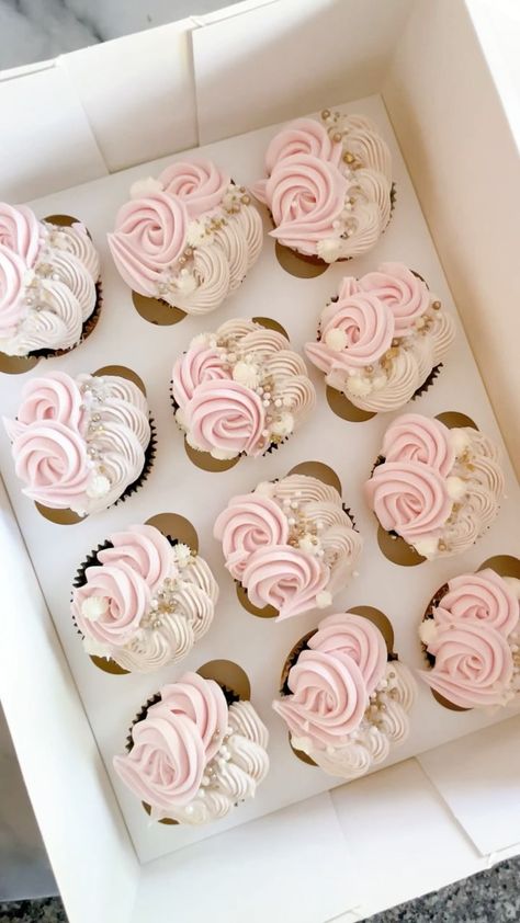 Rose Gold And White Cupcakes, Pink Sparkle Cupcakes, Pink Bridal Shower Cupcakes, Pale Pink Cupcakes, Baby Girl Cupcakes Ideas, Bridal Shower Cake And Cupcakes, Pink White And Gold Cupcakes, Pink And Silver Cupcakes, Baby Pink Cupcakes