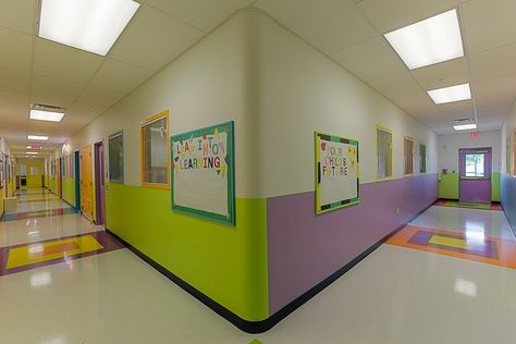 Daycare Design Ideas, Daycare Layout, Childrens Ministry Decor, School Wall Decoration, Kindergarten Interior, Classroom Interior, School Building Design, Daycare Design, Hallway Colours