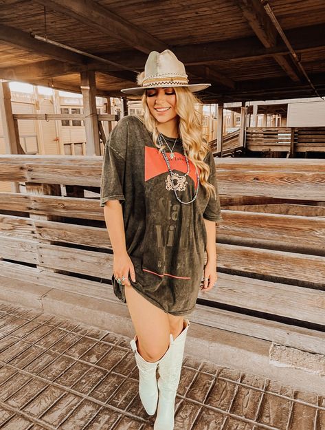 Bun B Concert Outfit, Duelo Concert Outfit, Dress For A Country Concert, Country Rock Concert Outfit Plus Size, Food Truck Festival Outfit, T Shirt Dress With Cowgirl Boots, Cute Nashville Outfits Summer Going Out, Oversized Tshirt Dress Outfit Western, Niko Moon Concert Outfit