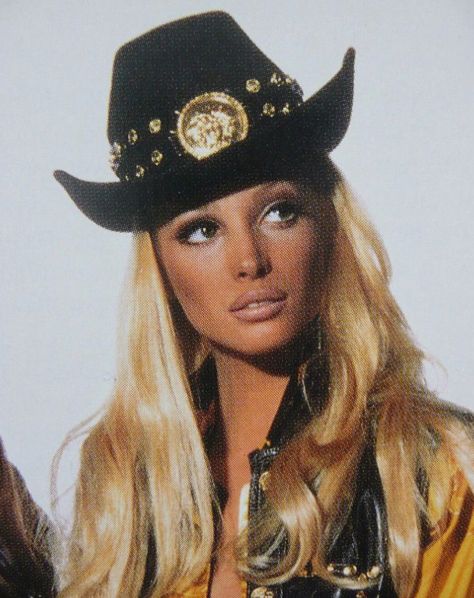 Western Photoshoot Outfits, Vintage Cowgirl Aesthetic, Cowgirl Halloween Costume, Cowgirl Halloween, Western Glam, Yasmeen Ghauri, Cowboy Aesthetic, New Disney Princesses, Cowgirl Aesthetic