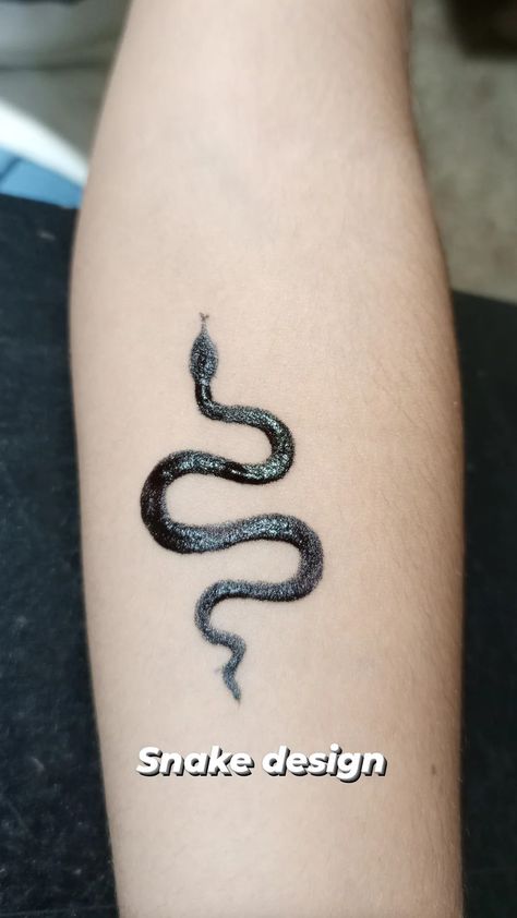 Henna Snake Tattoo, Henna Snake Design, Snake Henna Tattoo, Snake Henna, Henna Style Tattoos, Cute Henna, Henna Ideas, Finger Henna, Simple Henna Tattoo