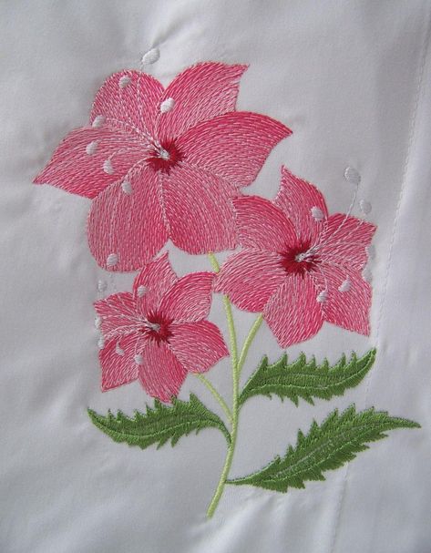 Flower Machine Embroidery, Rose Embroidery Pattern, Machine Embroidery Projects, Embroidery Patterns Vintage, Learn Embroidery, Embroidery Flowers Pattern, 자수 디자인, Silk Ribbon Embroidery, Free Machine Embroidery Designs