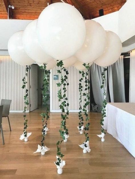 Rustic balloons Small Barn Ideas, Weddings Decorations Elegant Romantic, Idee Babyshower, Diy Wedding Reception, Wedding Decoration Ideas, Outdoor Baby Shower, Decorating Diy, Big Balloons, Country Barn