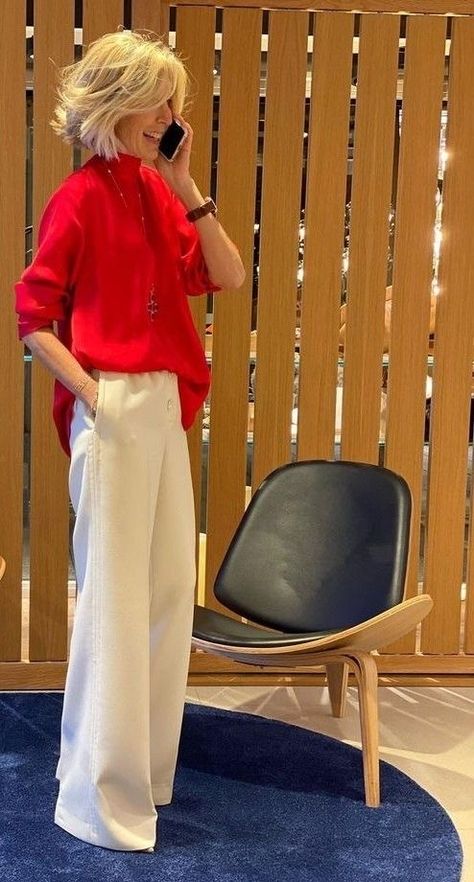 Kort Bob, White Pants Outfit, Mode Boho, Moda Chic, Mode Casual, Fashion Mistakes, Looks Chic, 가을 패션, Red Shirt