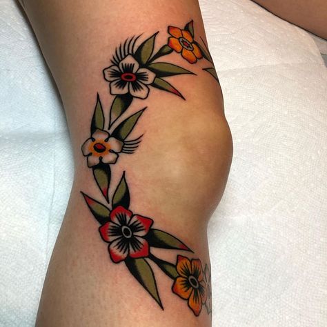 Danny G on Instagram: “Some flowers around the knee! #houston #texas” Around Knee Flower Tattoo, American Traditional Flower Knee Tattoo, Knee Ring Tattoo, Knee Hugger Tattoo, Above The Knee Flower Tattoo, Vine Kneecap Tattoo, Flowers Around Knee Tattoo, Back Knee Tattoo, Traditional Flower Knee Tattoo