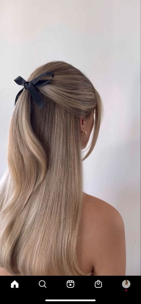 Rich Girl Blonde Hair, Irish Cream Blonde Hair, Old Money Womens Hair, Face Framing Long Haircut, Overall Blonde Hair Color, Long Ashy Blonde Hair, Cool Old Money Blonde, Dark Blonde Hair One Color, Creamy Balayage Blonde