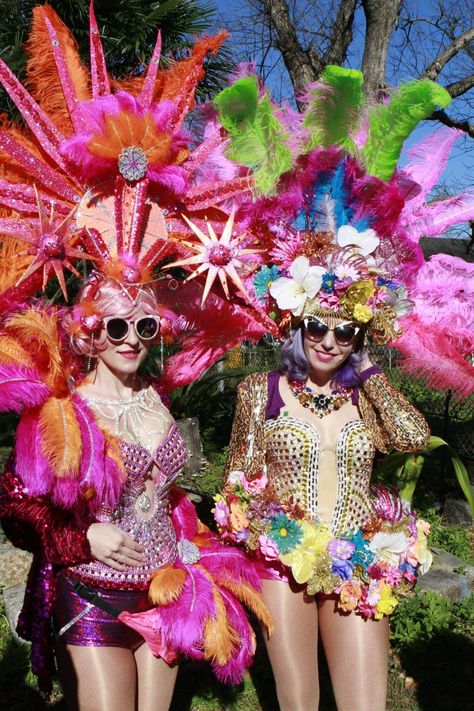 Mardi Gras Costumes Women, Mardi Gras Masquerade Party Outfit, Mardi Grad Outfit, Mardis Gras Outfit, Madi Gras Outfit Ideas, Diy Mardi Gras Outfit, Mardi Gras Costume Ideas, Avant Garde Costume, Mardi Gras Aesthetic