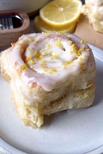 Lemon sweet rolls - Sweet Monkey Lemon Cookie Sandwich, Lemon Sweet Rolls, Sweet Monkey, Brownie Cake Recipe, Sweet Roll Recipe, Sweet Rolls, Lemon Cookies, Banana Chocolate Chip, Sweet Roll