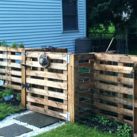 Backyard Fence Decor, Pallet Kids, Pallet Projects Garden, Outdoor Gate, Pallet Fence, Diy Fence, Pallet Garden, Pallets Garden, Fence Decor