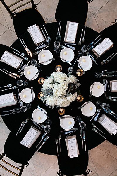 Think you can't use black as a primary wedding color? Think again. When paired with white, the effect is so timeless that you'll still love looking at your photos decades from now. Elegant Black Table Decor, Centerpieces For Black Tablecloth, Wedding Tablescapes Black Tablecloth, Black Table Cloth Centerpiece, Black Tablecloth White Flowers, Black Tablecloth Decor Wedding, Black Linen Table Setting, Black Wedding Reception Tables, Black Tablecloth Tablescape