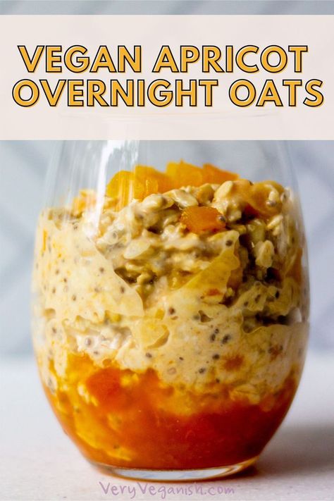 glass with overnight oats, dried apricots and apricot jam Dried Apricot Recipes, Low Calorie Overnight Oats, Vegan Oats, Dairy Free Overnight Oats, Avocado Sweet Potato, Yogurt Chia Seeds, Mushroom Zucchini, Kale Mushroom, Overnight Oats Vegan