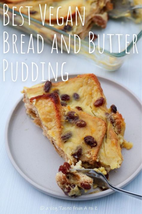 This is my own personal vegan take of the traditional Bread and Butter pudding, that happens to be our family favourite. So, if you are looking for a nice twist to this lovely British all time favourite, you’re in the right place! Vegan Bread Pudding, Burrito Vegan, Pulses Recipes, Butter Pudding, Bread And Butter Pudding, Vegan Bread, Bread And Butter, Idee Pasto Sano, Vegan Breakfast Recipes