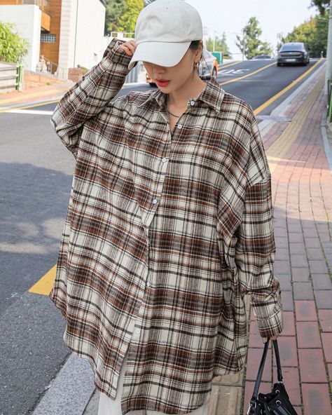 Brown drop shoulder Flannel shirt✨ Size:Medium Price:6500(SOLDOUT 🚫 Brand:SHEIN SWIPE👉🏾👉🏾👉🏾 Long Shirt Women, Textile Prints Design, Plaid Tunic, Brown Shirt, Oversized Blouse, Vintage Store, Plaid Print, Long Shirt, Women Tops