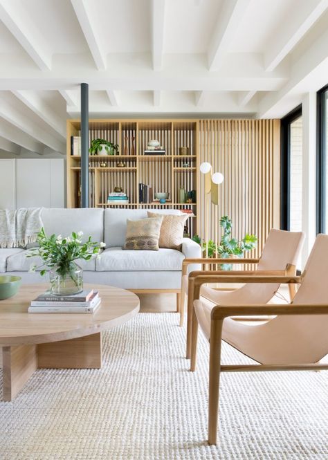 10 Mid-Century Modern Homes We Can’t Stop Pinning Mid Century Modern Interior Design, Camille Styles, Mid Century Modern Living, Mid Century Modern Living Room, Mid Century Modern Interiors, Room Curtains, Partition Design, Room Partition, Design Del Prodotto