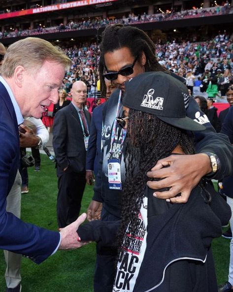 It's Tradition! Blue Ivy Carter, 11, Joins Dad JAY-Z at the 2023 Super Bowl - Emily CottonTop Jay Z Blue, Wavy Braids, State Farm Stadium, Blue Ivy Carter, State Farm, Beyonce Queen, Blue Ivy, Oldies But Goodies, All Black Outfit